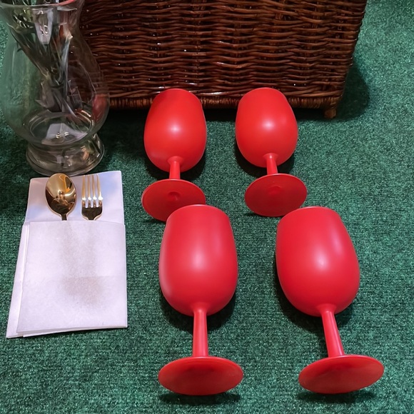 Beautiful Red Satin Carlo Moretti Italy Goblet Glasses - Picture 2 of 4